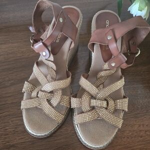 Andre Assous Womens 8.5 Wedge Sandal Brown Leather Gold Embellished